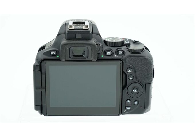 Occasion Nikon D5600 + 18-55mm F3.5-5.6 G DX VR (Nr. 5180)