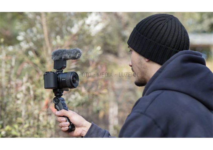Sony SEL-11 F1.8 G