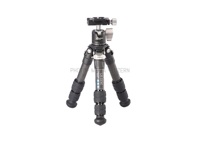 Leofoto LS-223C mit 25mm Kugelk. Ranger Carbon Kleinstativ