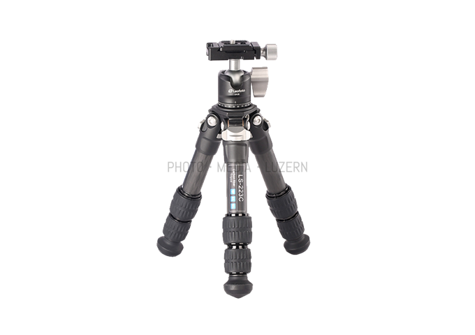 Leofoto LS-223C mit 25mm Kugelk. Ranger Carbon Kleinstativ