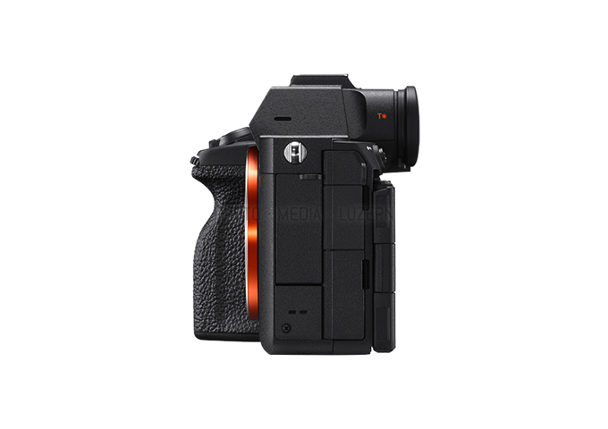 Sony ILCE-7RM5 (Alpha 7R V) +SEL70200GM2 Kit