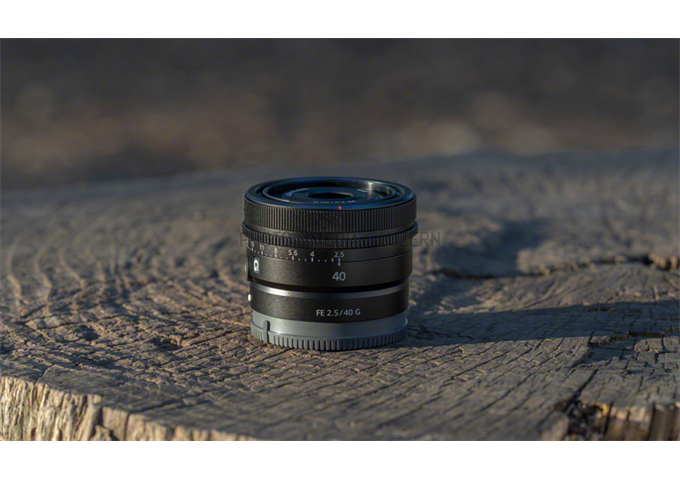 Sony SEL-40 F2.5 G